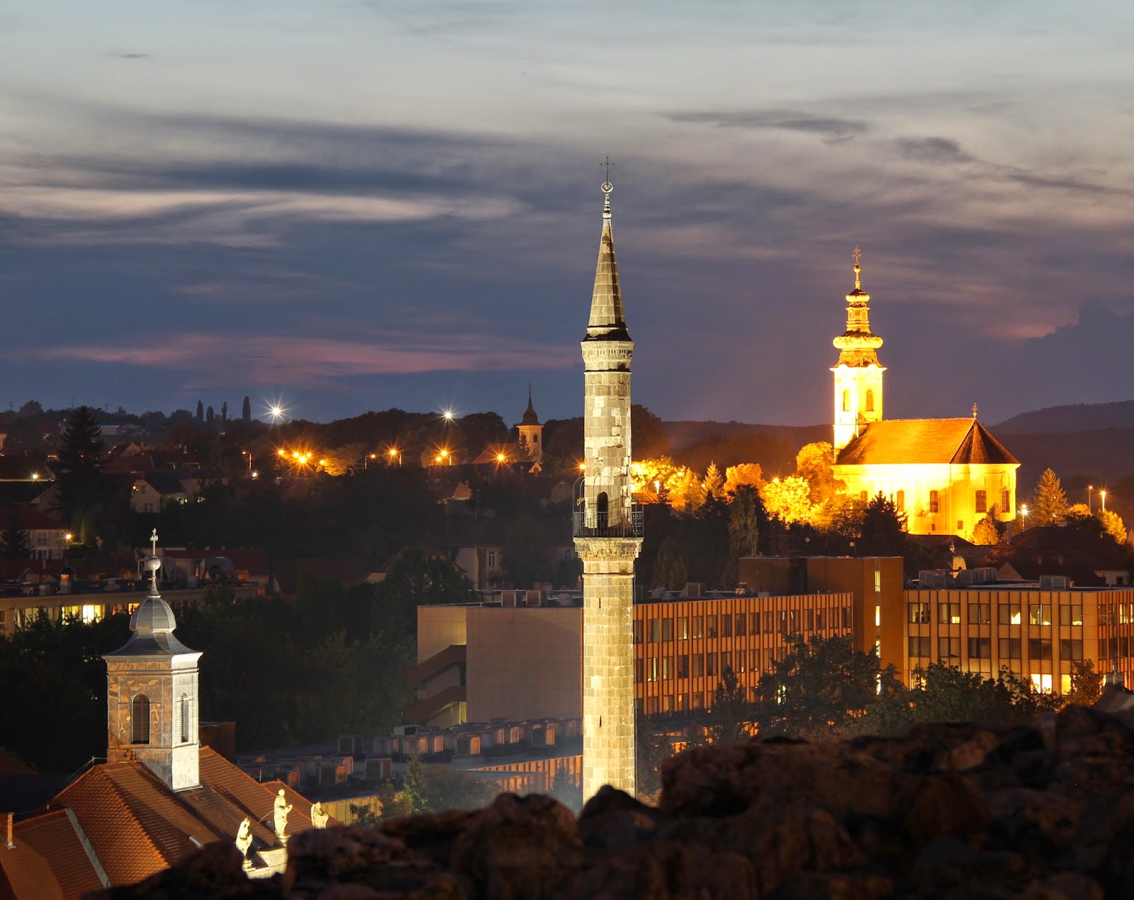 Panoráma a Rác templommal